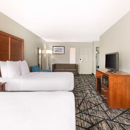 Best Western Near Lackland Afb Seaworld San Antonio Exterior photo