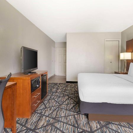 Best Western Near Lackland Afb Seaworld San Antonio Exterior photo