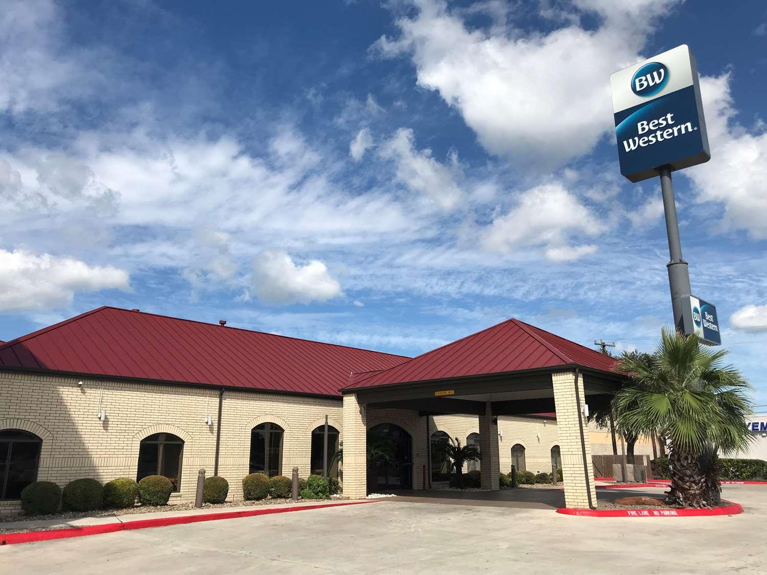 Best Western Near Lackland Afb Seaworld San Antonio Exterior photo