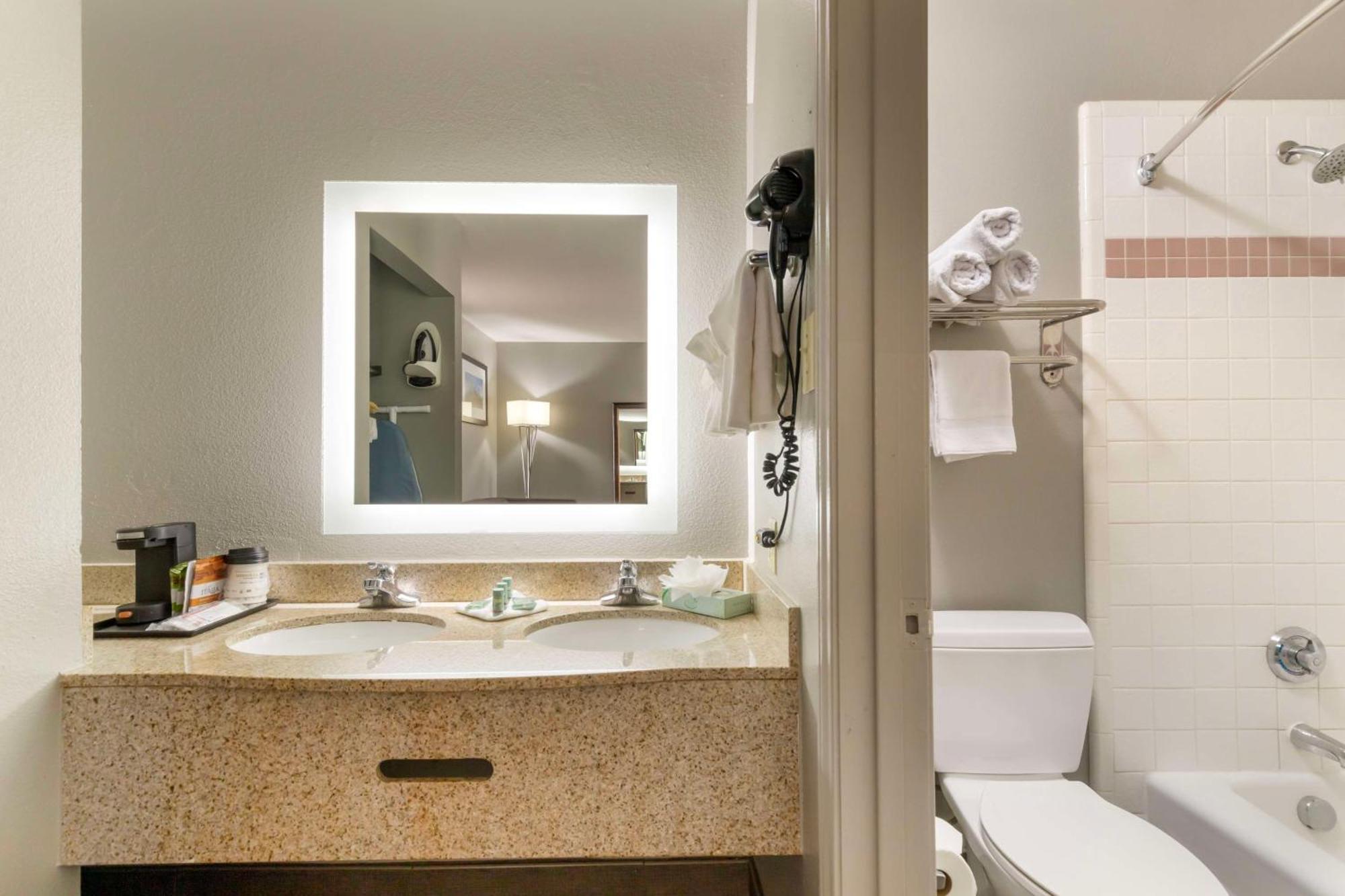 Best Western Near Lackland Afb Seaworld San Antonio Exterior photo