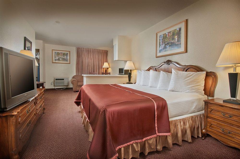 Best Western Near Lackland Afb Seaworld San Antonio Room photo